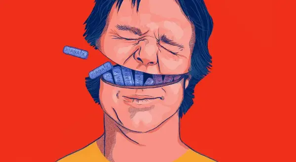 Otwarta twarz mężczyzny wypełniona tabletkami Xanax, ukazująca opacorden skutki uboczne leków.