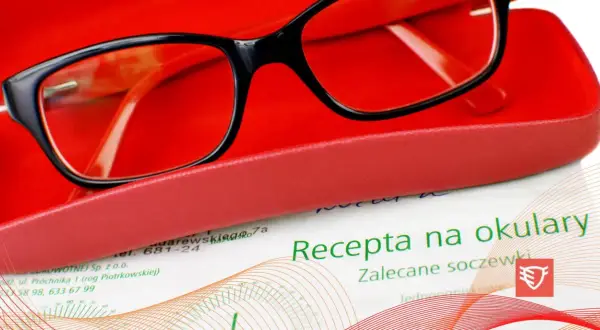 Okulary w etui i dokument z napisem "Recepta na okulary". Ważna recepta to klucz do dobrego widzenia.